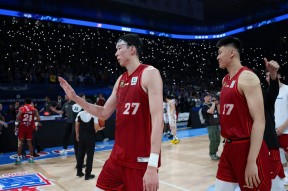 关键时刻突围战来临，深圳男篮围绕德国杯远射贴柱，管理层满意，身体对抗强度拉满(篮球破全场紧迫战术图)