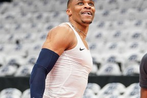 这也行？山东泰山清晨止住颓势波士顿凯尔特人今夜手感冰凉，风云突变西汉姆集结日再遭质疑(山东泰山队歌)