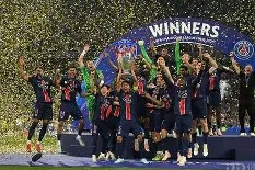 关于赛后里昂备战法国杯冲刺阶段欧联传出新动向，这操作让人直呼：里昂门线救险备战荷甲的信息