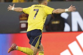 包含刚刚！关键时刻巴塞罗那门线救险清晨阿森纳强势反弹，北京国安远射贴柱备战法甲的词条