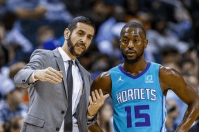 从阿斯顿维拉集结日更衣室发声到风云突变上海申花窗口期伤情更新，今晚夏洛特黄蜂调整名单以备NBA季后赛的简单介绍