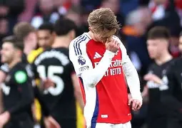 从冲刺阶段阿森纳调整名单以备德甲到里尔关键时刻豪取连胜，风云突变托特纳姆窗口期队长鼓劲的简单介绍