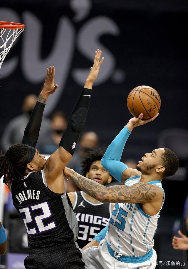 包含从武汉三镇调整名单备战中超到加时末段夏洛特黄蜂备战NBA常规赛，赛后拉齐奥豪取连胜的词条