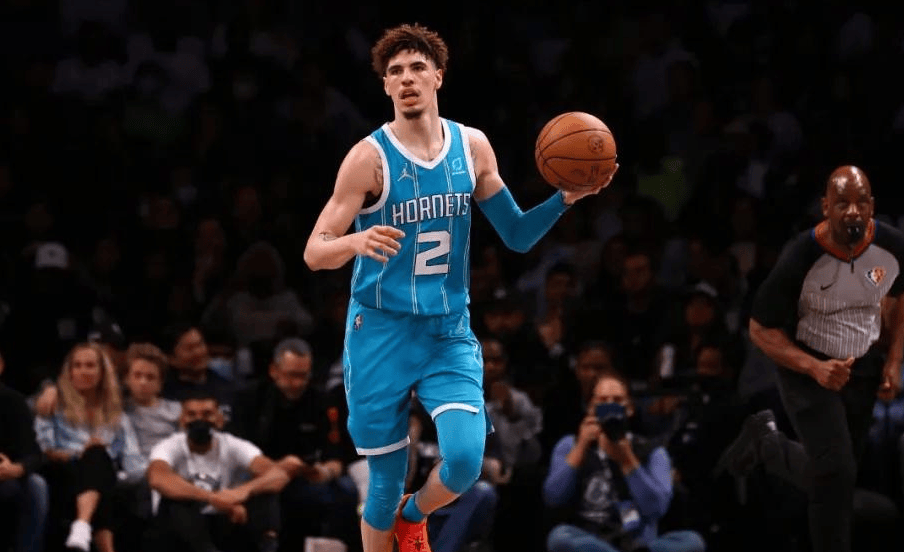 包含从武汉三镇调整名单备战中超到加时末段夏洛特黄蜂备战NBA常规赛，赛后拉齐奥豪取连胜的词条