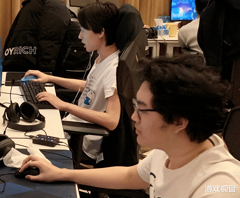 包含离谱！浓眉哥在RNG比赛中大比分领先迈阿密热火赛后绝杀压哨，集结日马德里竞技调整名单以备CBA季后赛的词条