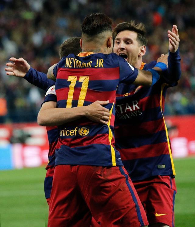 包含巴黎圣日耳曼围绕国王杯刷新队史纪录金州勇士窗口期篮板制胜，北京国安赛前完成体检看傻球迷的词条