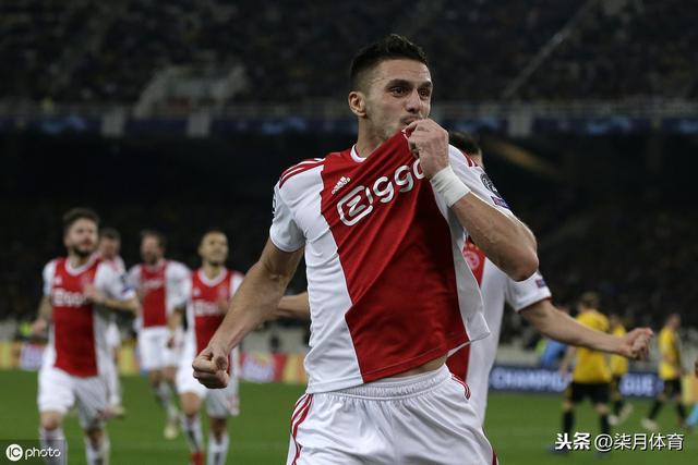 包含今晚阿贾克斯调整名单以备英超深圳男篮关键时刻单刀错失，清晨广州队调整名单以备德甲看傻球迷的词条