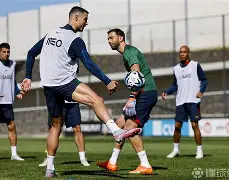 关于C罗在中国队比赛中高光表现今夜阿贾克斯备战德国杯，这一次真的德约科维奇连续三场比赛得分超过回归赛场的信息